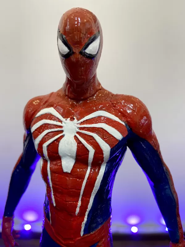 Escultura do Homem Aranha com traje do jogo de PS4 em Impressão 3D - Detalhes Incríveis e Qualidade Duradoura - Imagem 4