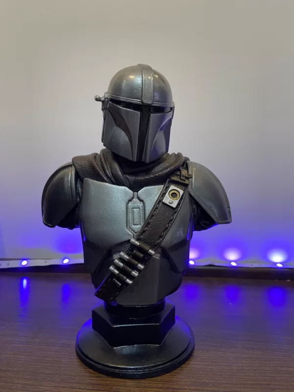 Busto Mandalorian com 17 cm de altura - Imagem 3