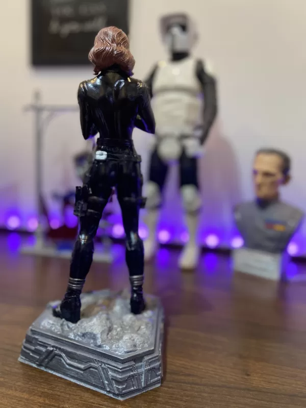 Escultura Black Widow - Avengers Assemble - com 30 cm de altura - Imagem 4