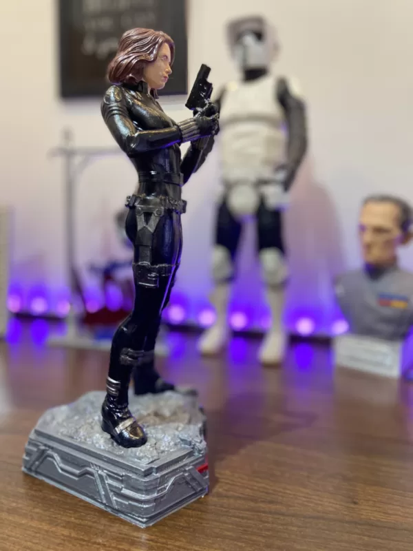 Escultura Black Widow - Avengers Assemble - com 30 cm de altura - Imagem 3